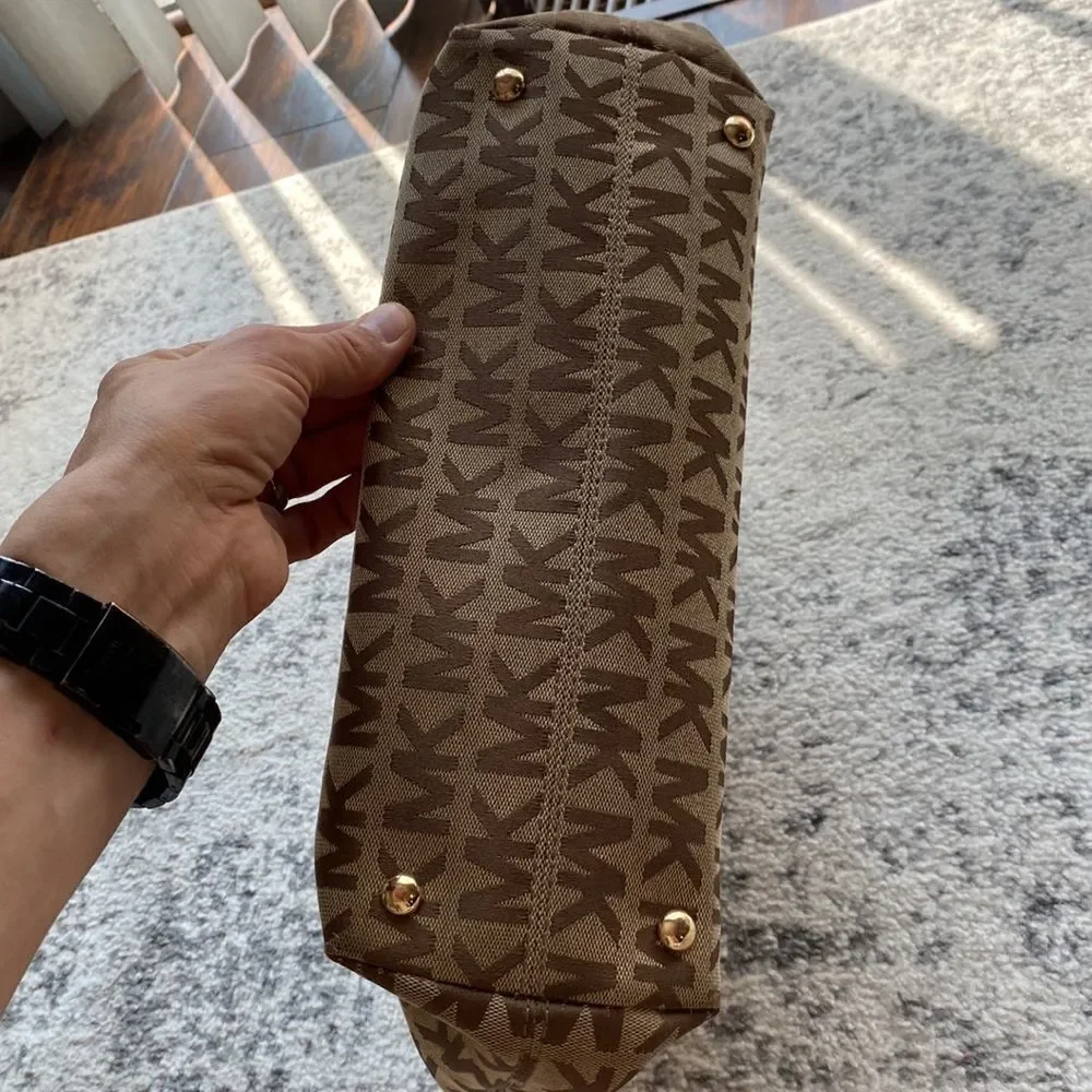 Michael Kors monogram logo tote purse shoulder bag in EUC